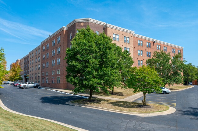 Yugo West Lafayette River Market in West Lafayette, IN - Foto de edificio - Building Photo