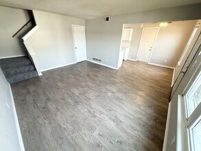 11008 NW Crooked Rd in Kansas City, MO - Building Photo - Building Photo