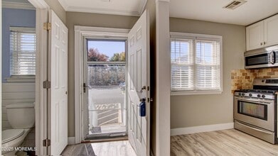 60 County Rd in Cliffwood, NJ - Foto de edificio - Building Photo