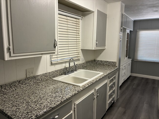 19190 Hinton St in Hesperia, CA - Building Photo - Building Photo