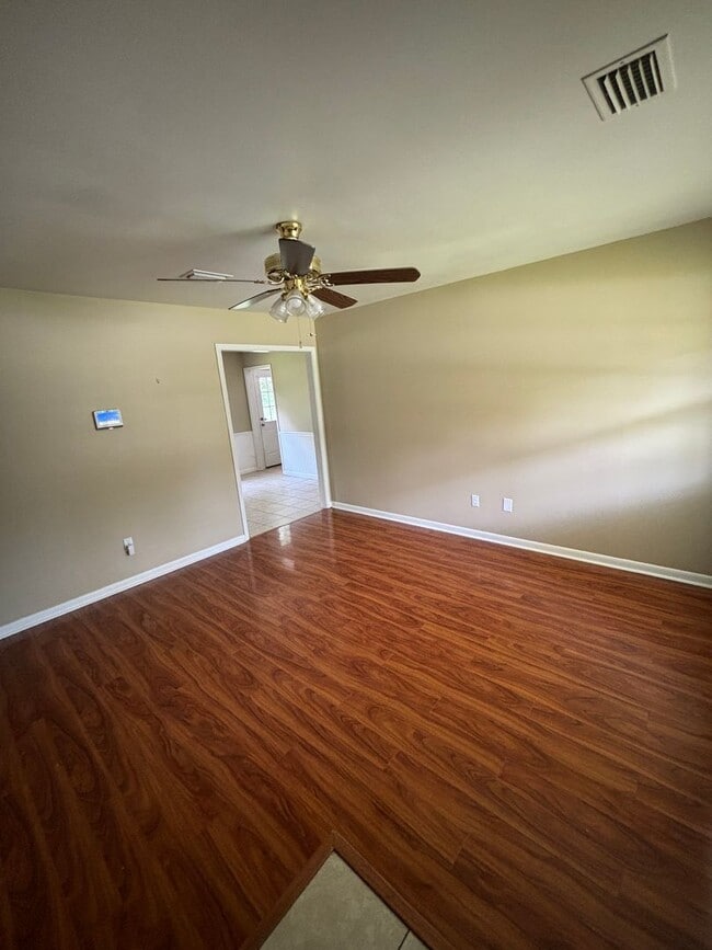 121 Deerwood Ct in Hinesville, GA - Building Photo - Building Photo