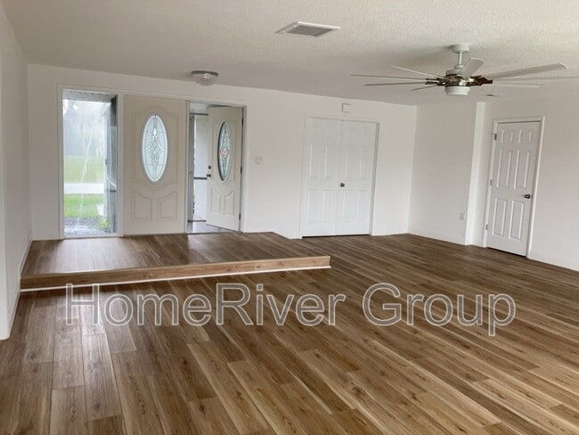 565 Clearview Dr in Port Charlotte, FL - Building Photo - Building Photo
