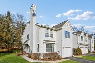 13 Winding Brook Rd in Hamburg, NJ - Building Photo