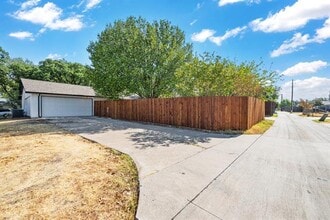 2038 Ash Hill Rd in Carrollton, TX - Building Photo - Building Photo