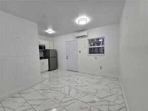 1230 NW 70th St in Miami, FL - Building Photo - Building Photo