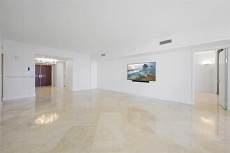 16275 Collins Ave in Sunny Isles Beach, FL - Building Photo - Building Photo