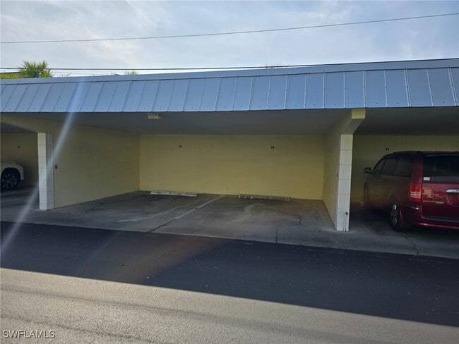 property at 13511 Stratford Pl Cir