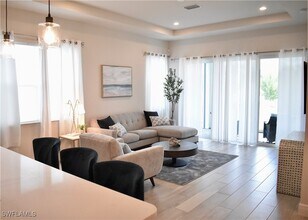 9175 Cayman Dr in Naples, FL - Foto de edificio - Building Photo