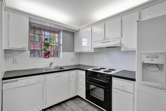 660 Tennis Club Dr in Fort Lauderdale, FL - Building Photo - Building Photo