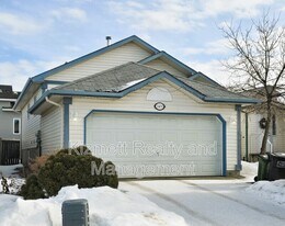 2433-232B 32b St NW in Edmonton, AB - Building Photo