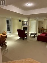 271 Rhodes Cir in Newmarket, ON - Building Photo - Building Photo