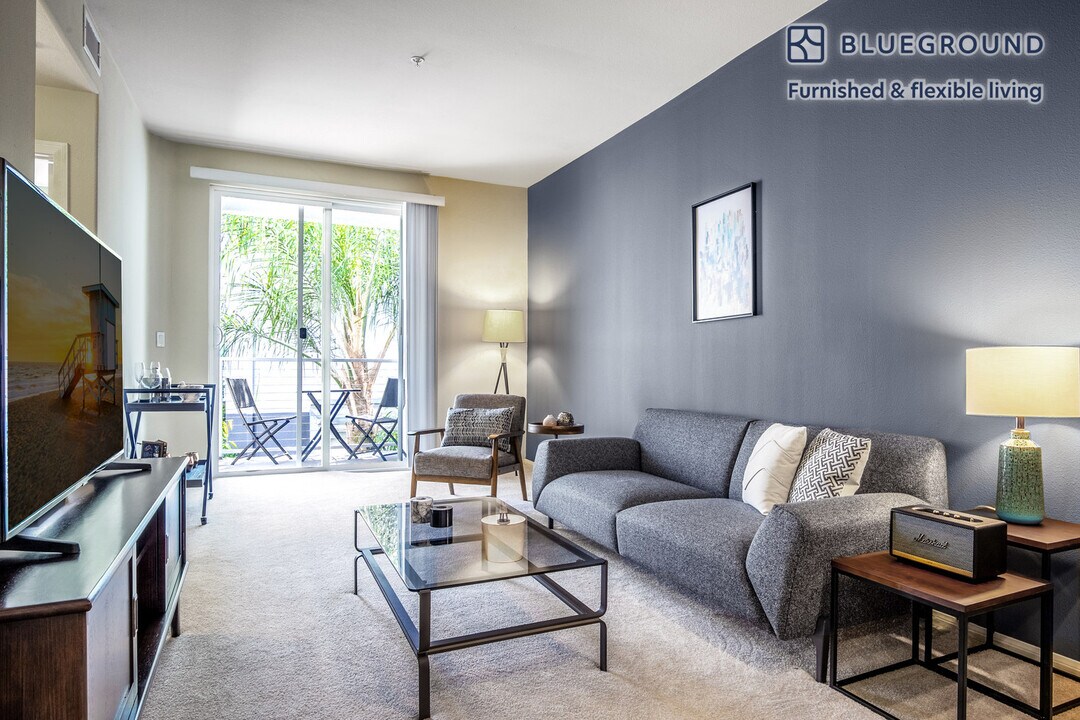 5535 Westlawn Ave, Unit FL3-ID139 in Los Angeles, CA - Building Photo