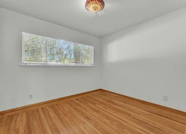 8425 Pioneer Dr in Bakersfield, CA - Building Photo - Building Photo