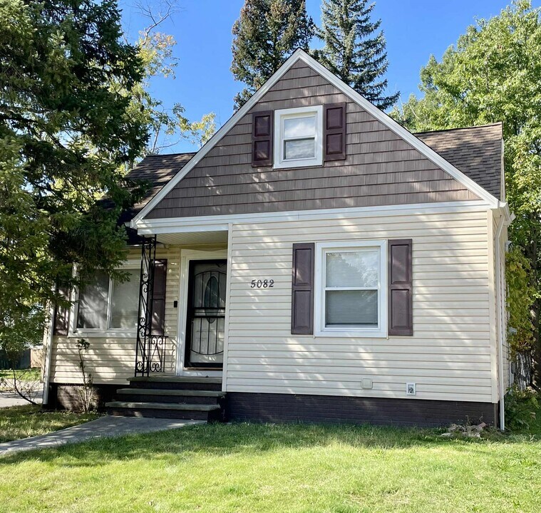 5082 Erwin St in Maple Heights, OH - Building Photo