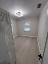 160 E 34th St in Hialeah, FL - Building Photo - Building Photo