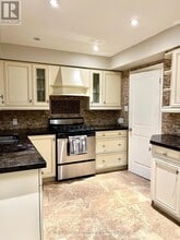 134 James St in King City, ON - Building Photo - Building Photo