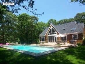26 Briarcroft Dr in East Hampton, NY - Building Photo - Building Photo