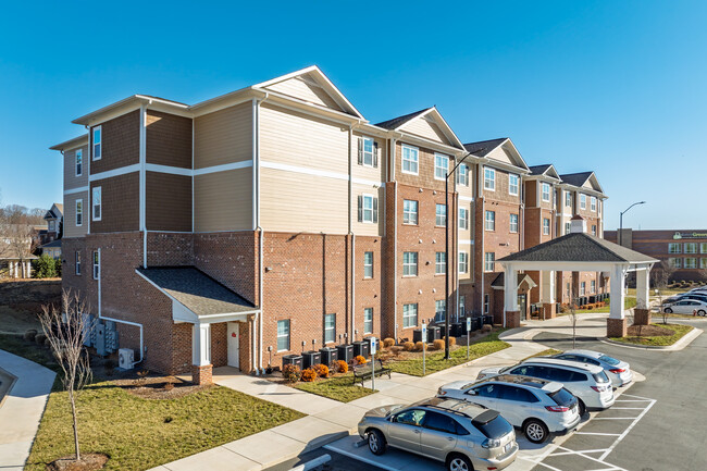 Abbey Crossing in High Point, NC - Building Photo - Building Photo