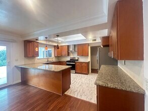 2308 Henrietta Ave in La Crescenta, CA - Building Photo - Building Photo