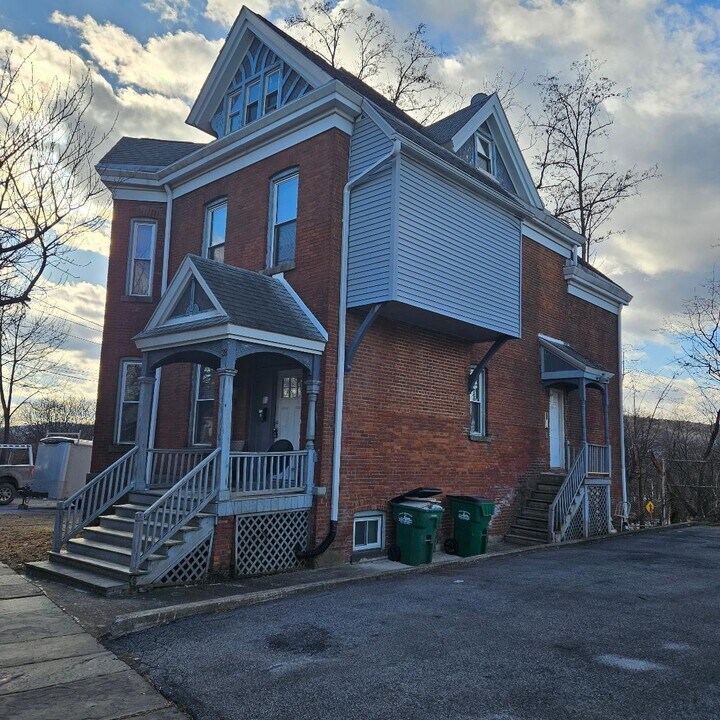 28 28 in Poughkeepsie, NY - Building Photo