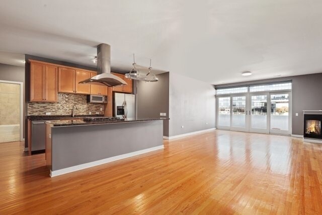 834 W Montrose Ave in Chicago, IL - Foto de edificio - Building Photo