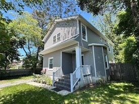 9 W 19th St, Unit 1915 in Huntington Station, NY - Building Photo