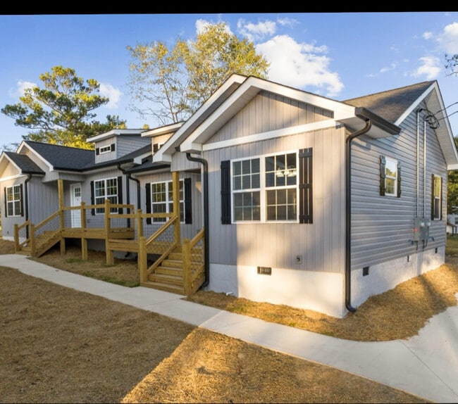 809 Willeve Dr in Dalton, GA - Foto de edificio - Building Photo