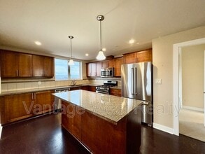 1160-1160 Bernard Ave in Kelowna, BC - Building Photo - Building Photo