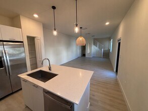 4281 NW 83rd Ave in Doral, FL - Building Photo - Building Photo