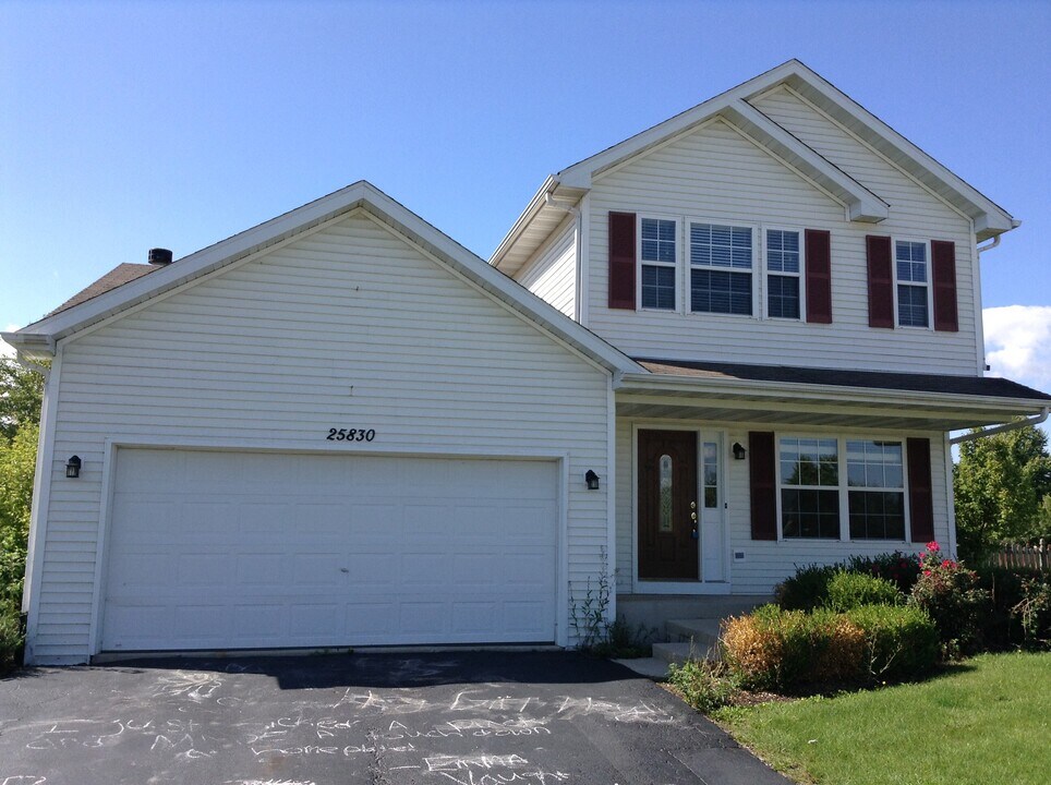 25830 S Brookfield Ct in Channahon, IL - Building Photo