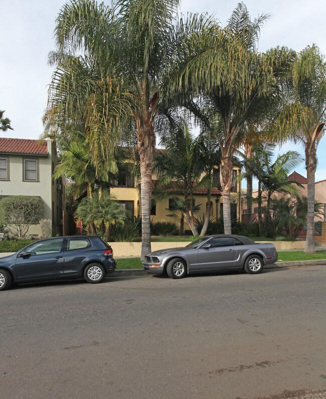 1511-1513 3/4 Rosalia Rd in Los Angeles, CA - Foto de edificio - Building Photo