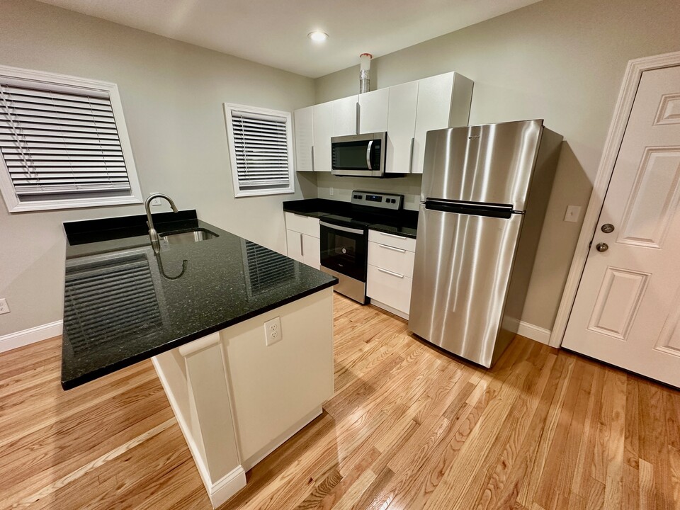 159 Vernon St in Worcester, MA - Building Photo