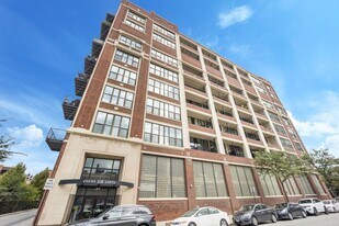 320 E 21st St, Unit 604 in Chicago, IL - Building Photo