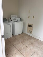 214 E Lima St, Unit D in Findlay, OH - Foto de edificio - Building Photo