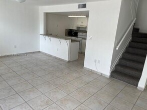 6845 SW 45th Ln in Miami, FL - Building Photo - Building Photo