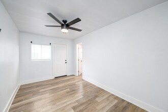 4320 48th St in San Diego, CA - Foto de edificio - Building Photo