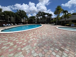8307 SW 142nd St in Miami, FL - Building Photo - Building Photo