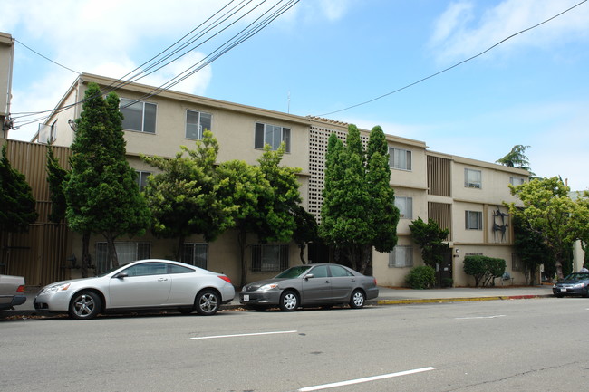 Durant Park Apartment in Berkeley, CA - Building Photo - Building Photo