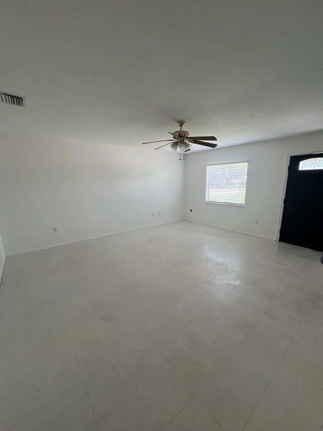 1065 Nomad Rd in Punta Gorda, FL - Building Photo - Building Photo