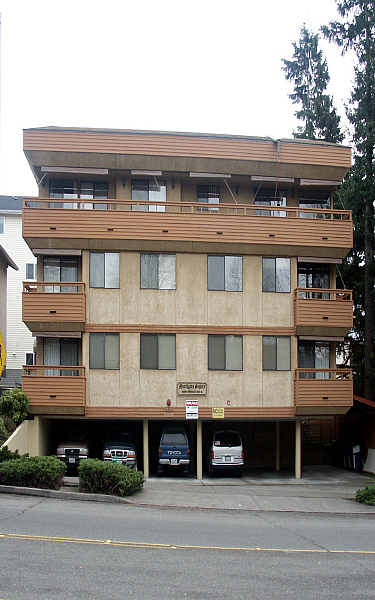 Northgate Square Apartments in Seattle, WA - Building Photo