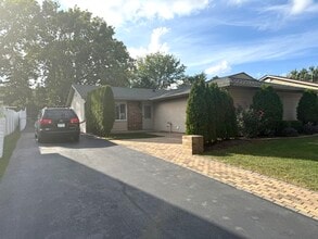 716 Ashton Ave in Romeoville, IL - Building Photo - Building Photo