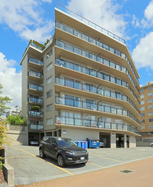 The Iona in West Vancouver, BC - Building Photo