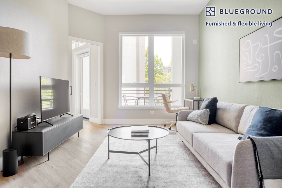 555 E Evelyn Ave in Mountain View, CA - Building Photo