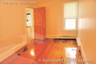 339 Beacon St, Unit #1 in Somerville, MA - Foto de edificio - Building Photo