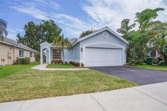 9354 Arborwood Cir in Davie, FL - Building Photo - Building Photo