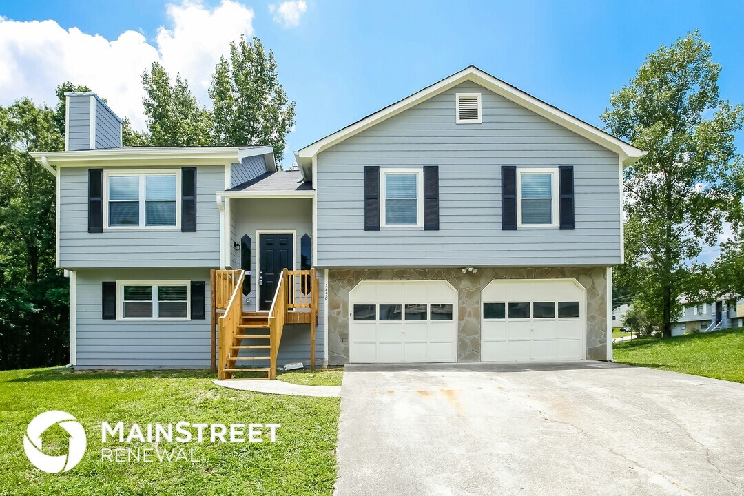 2498 Winding Creek Dr in Lithia Springs, GA - Building Photo