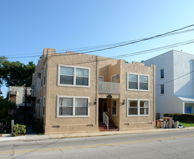 107 Washington St in New Smyrna Beach, FL - Building Photo - Building Photo