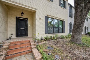 573 N Post Oak Ln in Houston, TX - Building Photo
