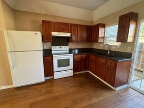 7977 Hanna St in Gilroy, CA - Building Photo - Building Photo