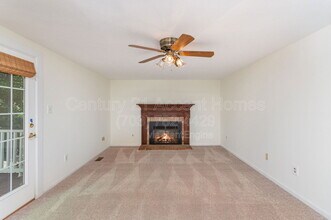 7690 Middle Valley Dr in Springfield, VA - Building Photo - Building Photo